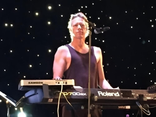 Marbella Music|Jens Nordbjerg on stage behind his keyboards